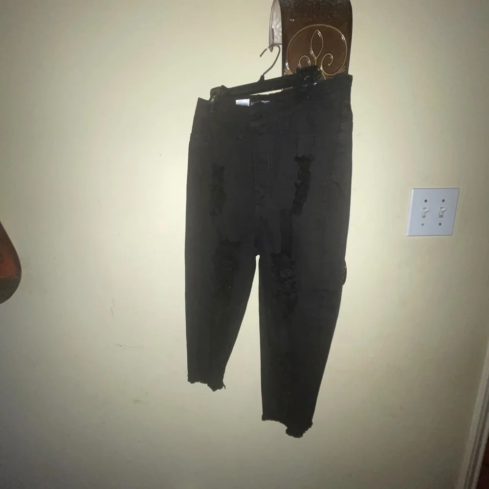 Black Fashion nova cropped jeans - Picture 2 of 2